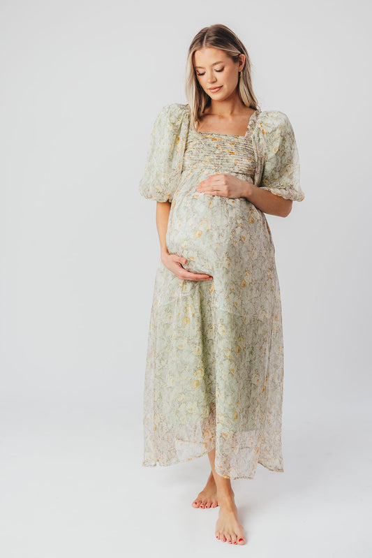 Melody-maxikleid mit falten und salbeifarbener blumenschleife – stoßfest und inklusive größe (S-3XL)